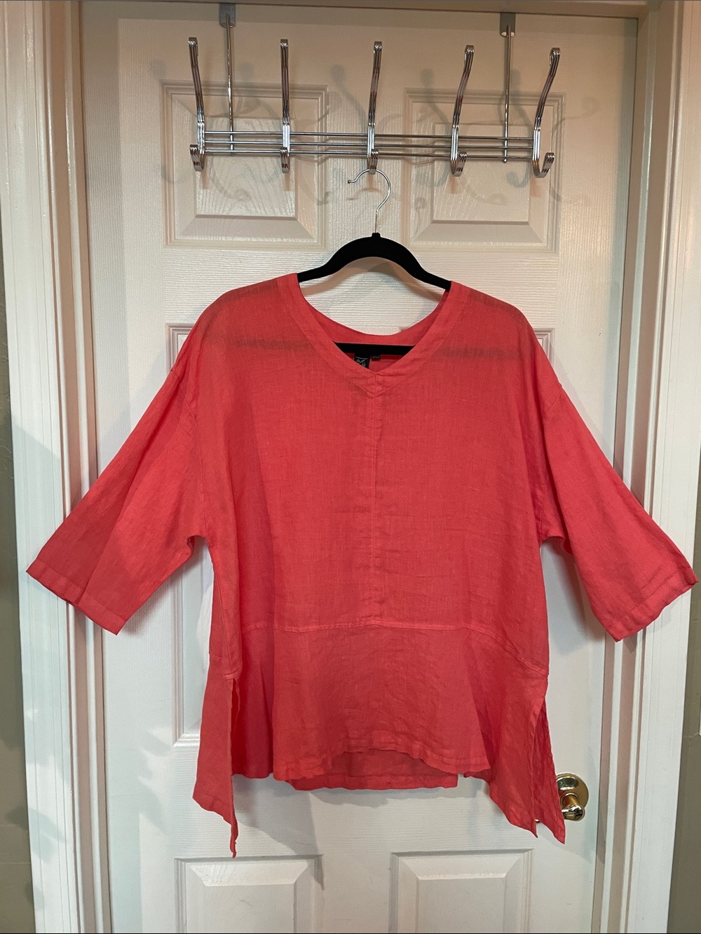 Relaxed V-Neck Linen Tunic in Coral